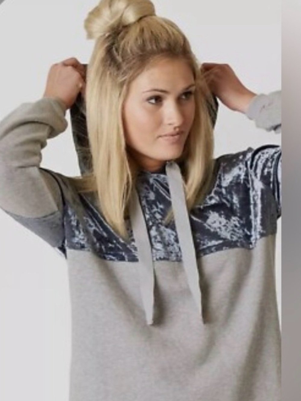 Gimmicks by BKE Velvet Pullover Hoodie Sequin lined Hood size Medium Lagenlook - Picture 11 of 11